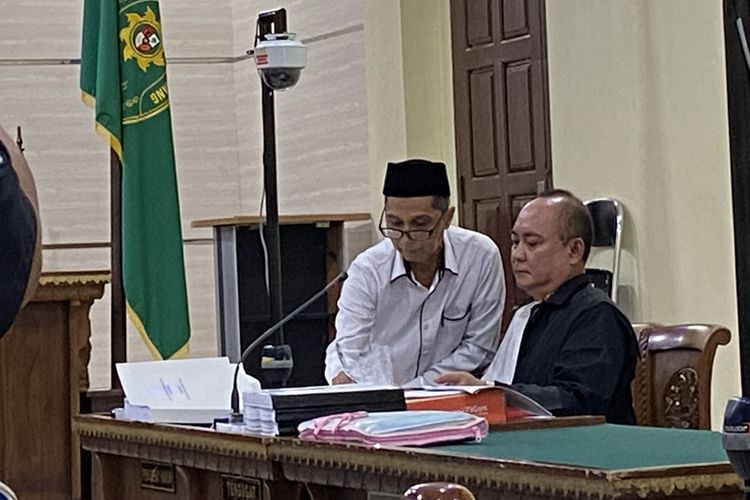 Mantan Rektor Karomani saat pembacaan pledoi di Pengadilan Tipikor Tanjung Karang, Selasa (2/5/2023).