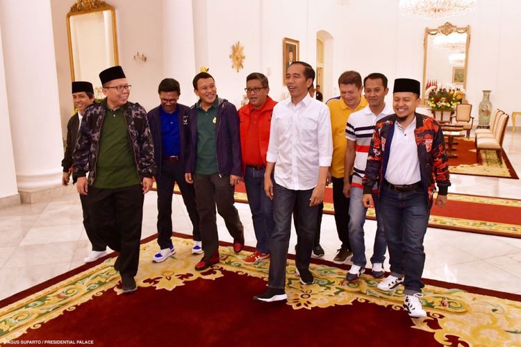 Presiden Joko Widodo bersama sembilan orang sekjen parpol pendukungnya saat bertemu di Istana Presiden Bogor, Selasa (31/7/2018).
