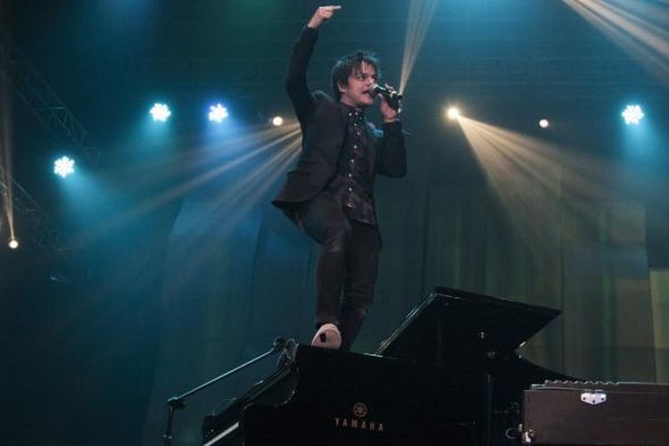 Penampilan Jamie Cullum pada Java Jazz Festival 2014 di JIExpo Kemayoran, Jakarta Pusat, Sabtu (1/3/2014). Pada gelaran yang berlangsung dari tanggal 28 Februari sampai 2 Maret ini juga akan menampilkan musisi jazz dunia lainnya seperti Natalie Cole dan Dave Coz. KOMPAS IMAGES/VITALIS YOGI TRISNA 