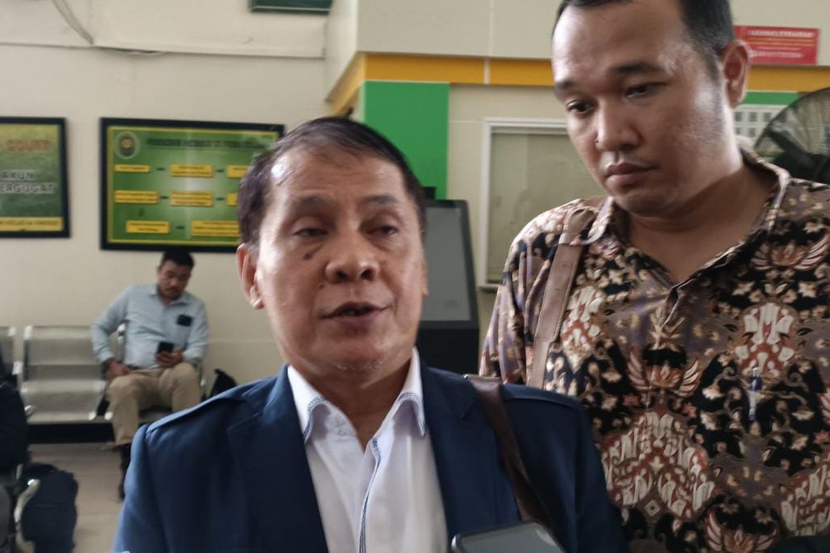 Salah satu kuasa hukum Shane Lukas yakni Happy Sihombing saat memberikan keterangan kepada wartawan soal sidang perdana kasus penganiayaan yang terjadi kepada anak D (17) di PN Jakarta Selatan, Selasa (6/6/2023).