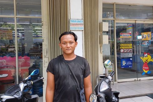 Cerita Indra, Terpaksa Jadi Jukir Liar di Minimarket karena Kesulitan Mencari Pekerjaan Lain