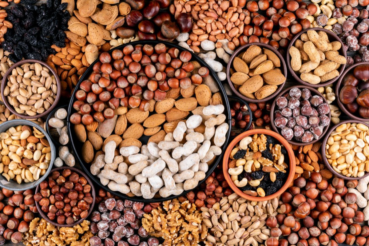 Kacang dan biji memiliki arti, jenis, dan kandungan nutrisi yang berbeda dan direkomendasikan untuk diet alkaline.