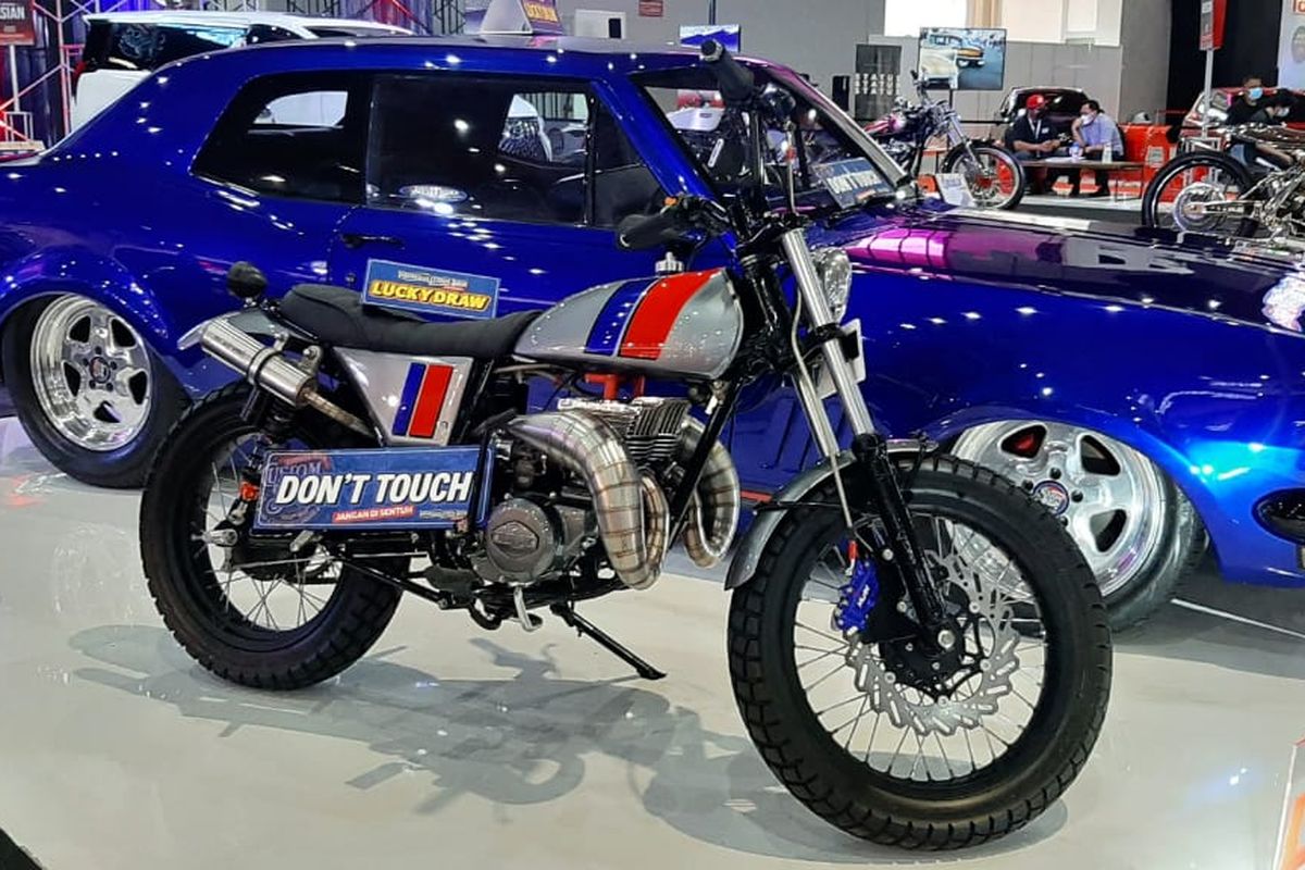 Motor custom Suzuki GT 185 untuk Lucky Draw di Indonesian Custom Show (ICS)