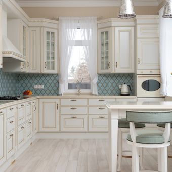 Ilustrasi dapur putih, dapur dengan nuansa warna putih. 