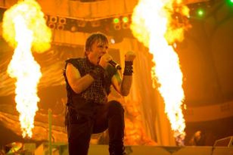 Vokalis band heavy metal Iron Maiden Bruce Dickinson