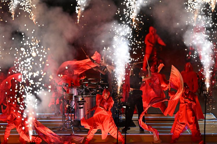 Sejumlah penari dan pemain perkusi tampil dalam pembukaan SEA Games 2025 di Stadion Rajamangala, Bangkok, Thailand, Selasa (9/12/2025). Pesta olahraga terbesar se-Asia Tenggara tersebut berlangsung 9 hingga 20 Desember 2025. ANTARA FOTO/Nova Wahyudi/sgd/foc.