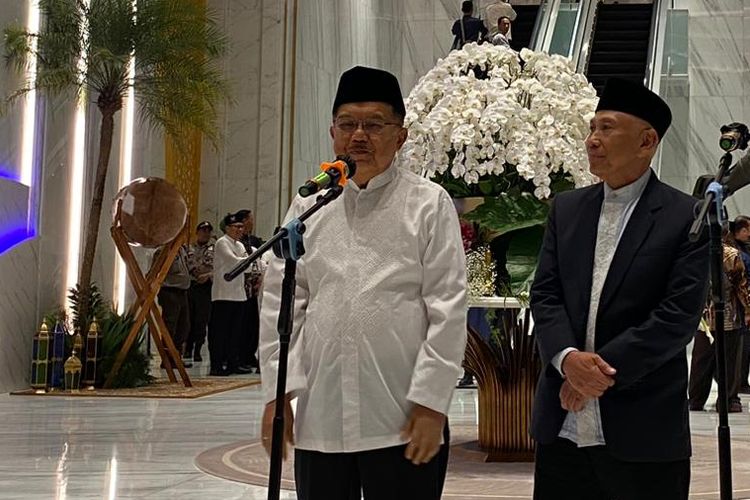 Mantan wakil presiden, Muhammad Jusuf Kalla pasca buka puasa bersama para elite partai politik (parpol) di Nasdem Tower, Gondangdia, Jakarta Pusat, Sabtu (25/3/2023)