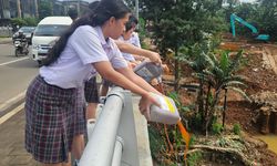 Pulihkan Kualitas Air, 7.000 Liter Eco Enzyme Dituangkan ke Sungai Jeletreng Tangsel