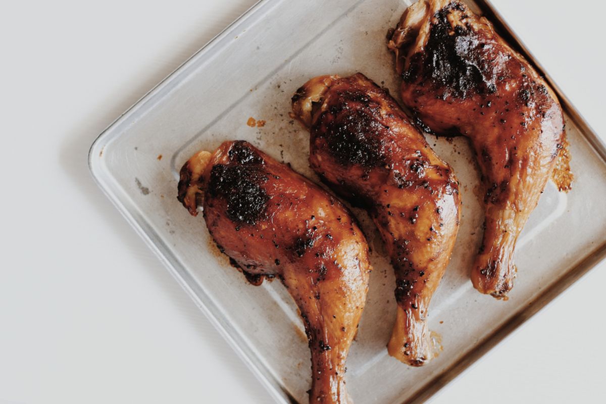 Ilustrasi ayam bakar. Ayam bakar dianggap lebih sehat dibandingkan ayam goreng, karena memasak dengan cara menggoreng makanan dikaitkan dengan diabetes tipe 2 hingga penyakit jantung.