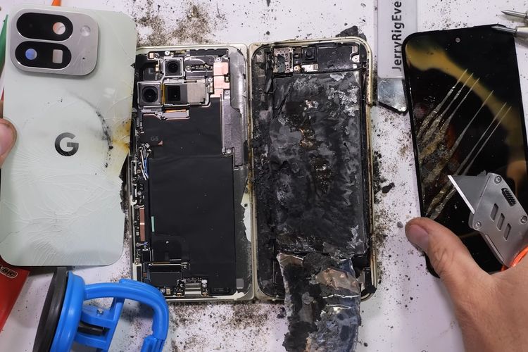 Google Pixel 10 Pro Fold terbakar ketika dibengkokkan oleh youtuber JerryRigEverything