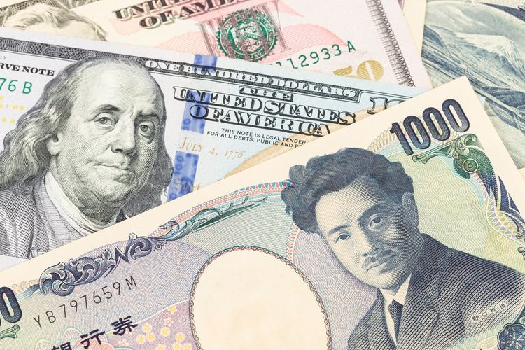 Ilustrasi yen Jepang (kanan) dan dollar AS.