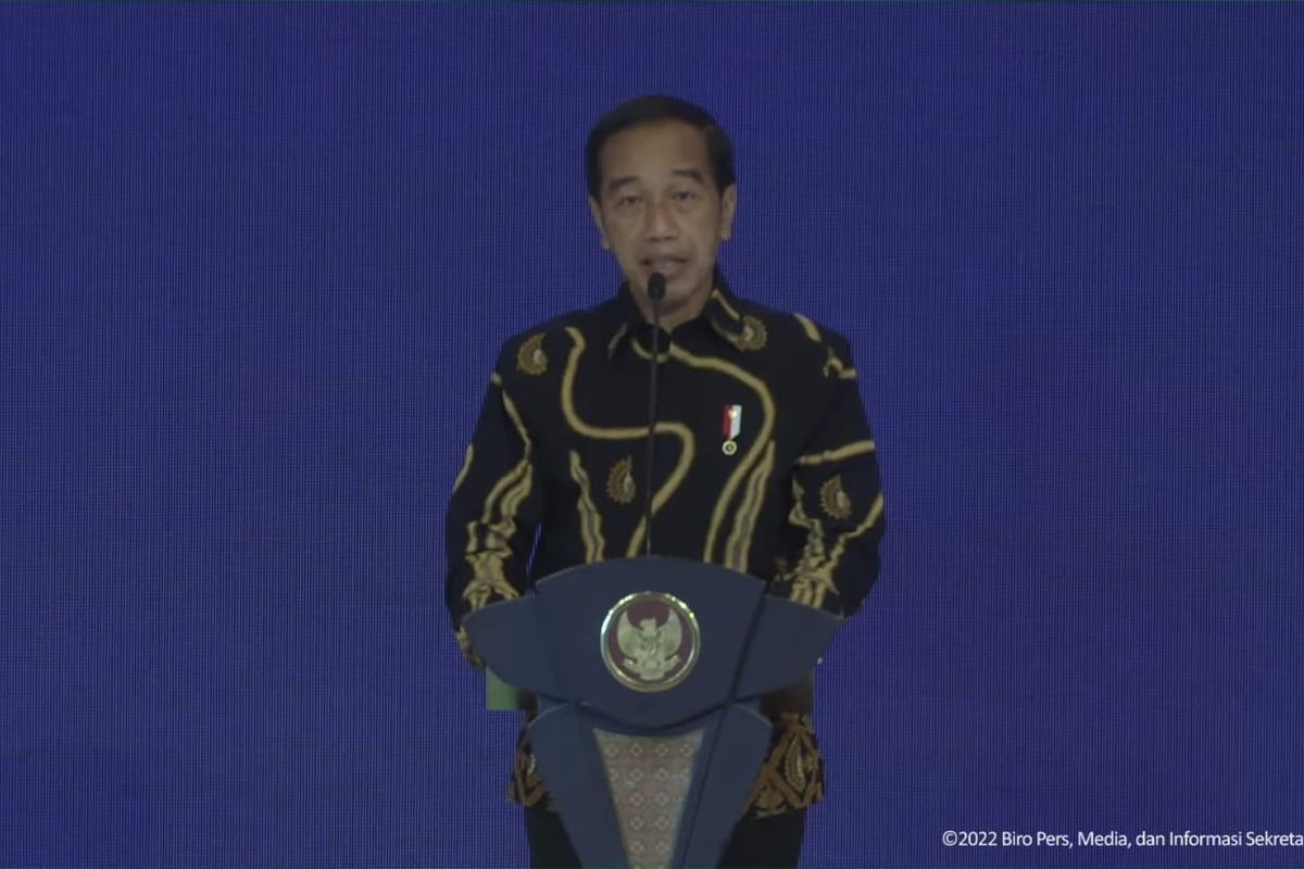 Presiden RI dalam Pengarahan Presiden RI Tentang Aksi Afirmasi Bangga Buatan Indonesia 2022 yang diselenggarakan secara virtual, Jumat (25/3/2022). (Tangkapan layar)
