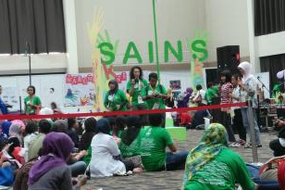 Salah satu wahana di Festival Gerakan Indonesia Mengajar 2013, Aula Indonesia. Festival Gerakan Indonesia Mengajar di Ecovention Hall, Ancol, Jakarta, diselenggarakan selama dua hari. Mulai dari Sabtu (5/10/2013) hingga Minggu (6/10/2013).