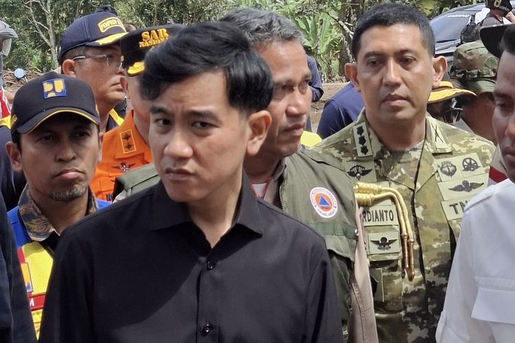 Relawan Datangi MK, Minta Gugatan Syarat Pencalonan Gibran Tak Diterima