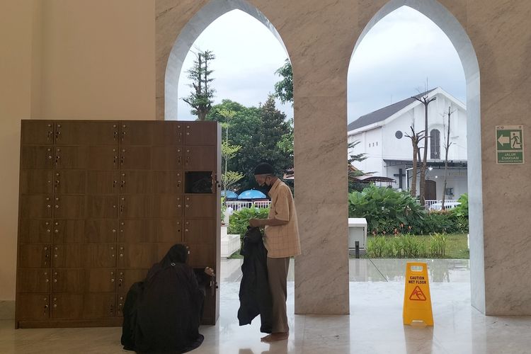 Fasilitas loker atau tempat penyimpanan barang di Masjid Raya Sheikh Zayed Solo Jawa Tengah
