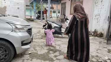Sempat Panik, Ibu Balita di Indramayu Lega Anaknya Selamat Usai Terlindas Mobil MBG