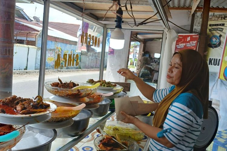 Biaya Harian Melonjak, Pedagang Nasi Padang Terpaksa Naikkan Harga: Semua Mahal Sekarang