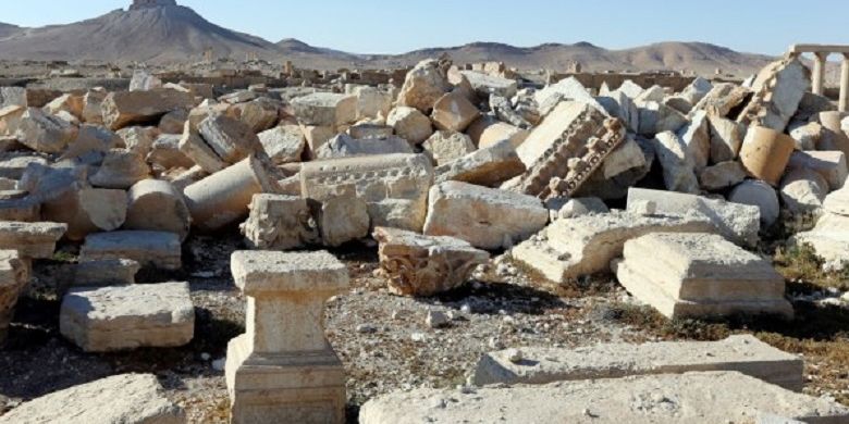 Sisa-sisa situs candi yang hancur saat demonstrasi Islamic State