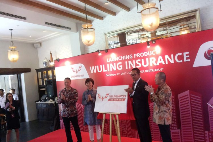 Peluncuran produk Wuling Insurance di Jakarta, Rabu (6/12/017). Wuling Insurance merupakan produk kerja sama antara Wuling Motors dan Sompo Insurance.
