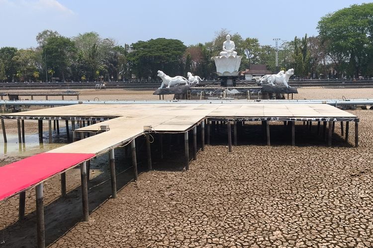 Situ Buleud Purwakarta Mengering, Tanah Retak dan Air Mancur Sri Baduga Tak Beroperasi