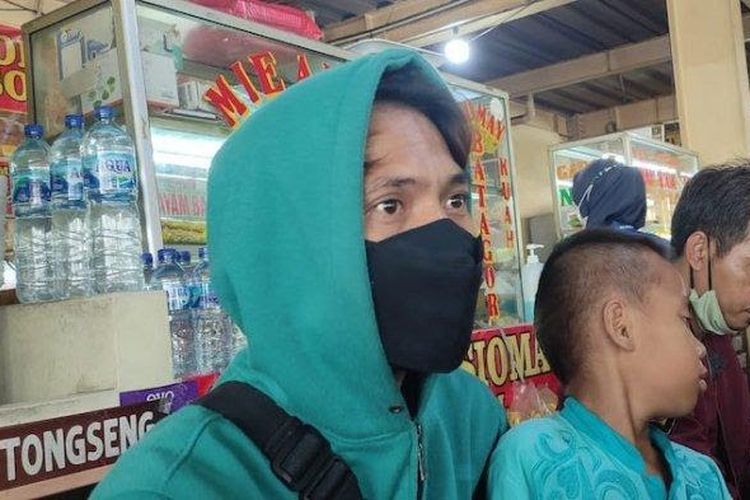 Isa (38), mengatakan bahwa anaknya sempat ingin menghubungi sang paman, Mohammad Ilham, salah satu korban tewas dalam kebakaran Lembaga Pemasyarakatan (Lapas) Kelas I Tangerang.