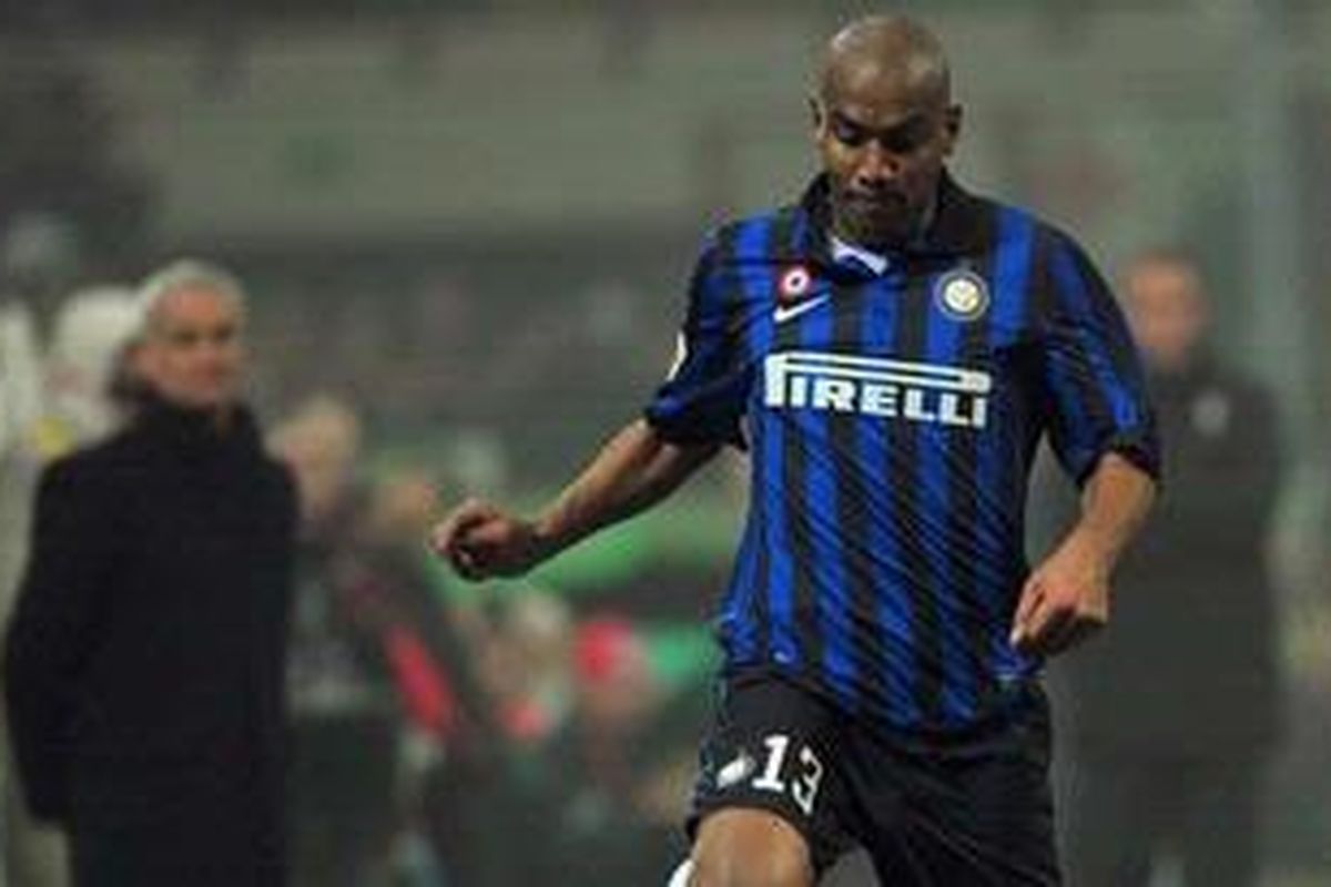 Douglas Maicon (Inter Milan): diinginkan Real Madrid dan Chelsea.