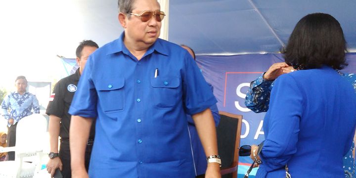 Ketua Umum Partai Demokrat Susilo Bambang Yudhoyono (tengah) saat berkunjung ke Lamongan, Jawa Timur.