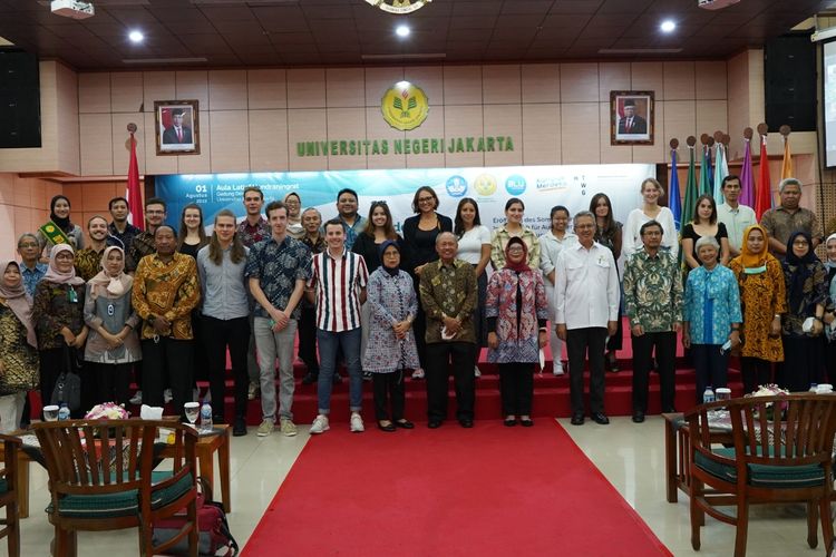 Universitas Negeri Jakarta (UNJ) membuka kelas Bahasa Indonesia untuk Penutur Asing (BIPA) Musim Panas pada 1 Agustus 2022. Kegiatan ini merupakan kerja sama Universitas Negeri Jakarta (UNJ) dengan Konstanz University of Applied Sciences, Jerman.