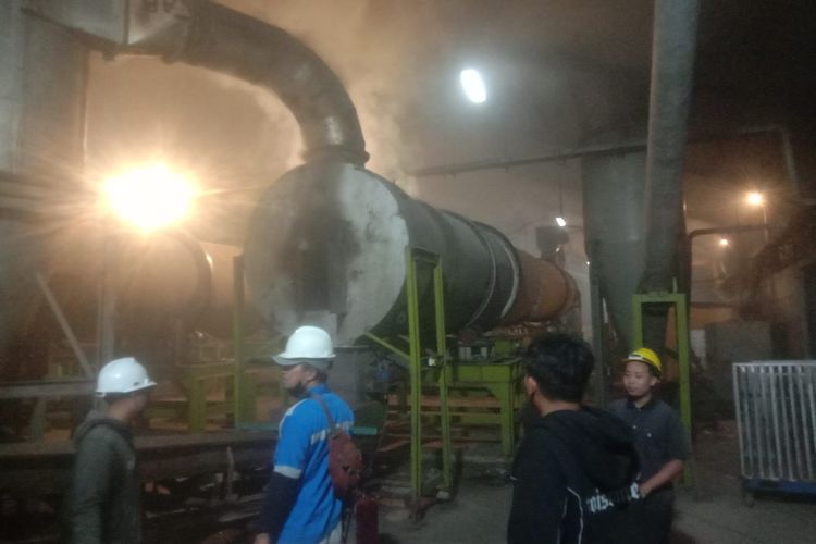 Rotari PLTSa Putri Cempo Solo Terbakar, Tiga Mobil Damkar Diterjunkan