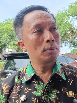 Pj Bupati Cilacap Awaluddin Muuri di kompleks Pendopo Bupati Cilacap, Jawa Tengah, Rabu (12/6/2024).