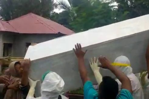 Petugas Diusir dengan Lemparan Batu, Warga Rebut Peti Jenazah Covid-19 di Maluku