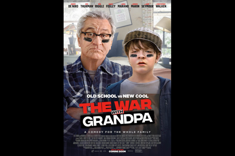 Robert De Niro dan Oakes Fegley dalam film komedi The War with Grandpa (2020).