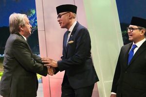 Sekjen PBB Tiba di Indonesia, Disambut Menlu dan Dijadwalkan Bertemu Prabowo