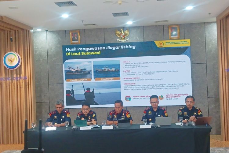 Direktur Jenderal Pengawasan Sumber Daya Kelautan dan Perikanan (PSDKP) Kementerian Kelautan dan Perikanan (KKP) Pung Nugroho Saksono di Kantor KKP, Jakarta, Rabu (18/6/2025).
