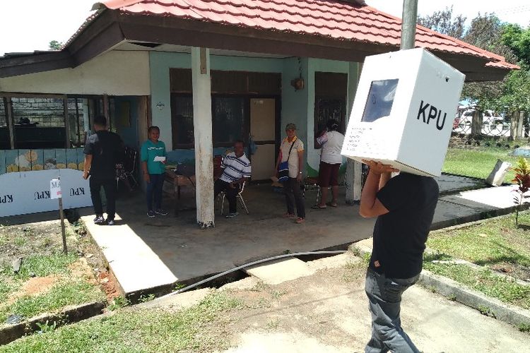 Proses pendistribusian logistik Pemilu Serentak 2019 di Kabupaten Jayapura, Papua