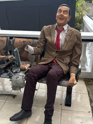 Patung Mr Bean di Museum Angkut, Kota Batu, Jawa Timur dapat terselamatkan dari peristiwa kebakaran yang melanda zona Eropa, London. 