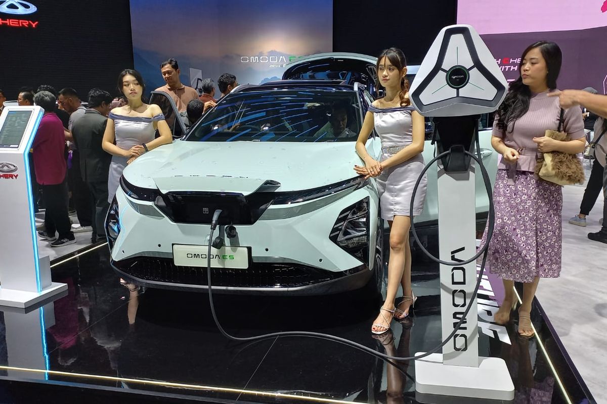 Chery Omoda E5 dipamerkan pada IIMS 2024