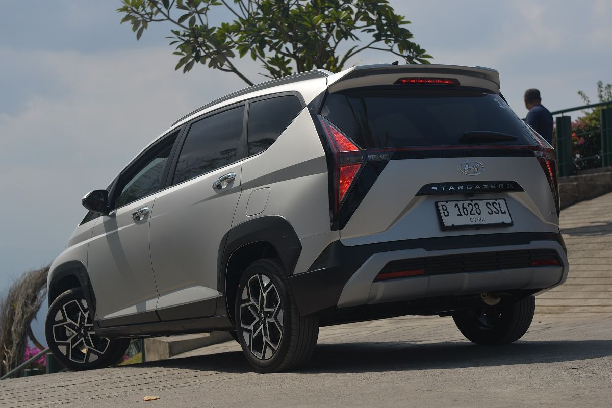 Pihak Hyundai mengajak beberapa media untuk mencoba keunggulan Stargazer X lewat acara test drive melewati jalur Yogyakarta-Solo