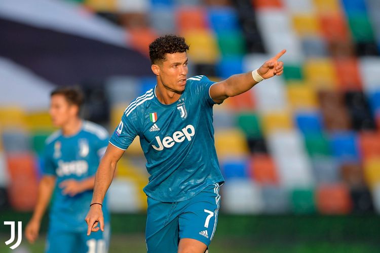 Megabintang Juventus, Cristiano Ronaldo, beraksi dalam laga Udinese vs Juventus, Jumat (24/7/2020) dini hari WIB.