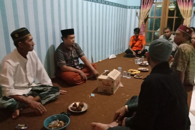 Suasana di rumah orang tua Imam Suhrowardi alias Ardi, di Desa Gedangan, Kecamatan Mojowarno, Kabupaten Jombang, Jawa Timur. Ardi merupakan salah satu peserta yang meninggal saat menghadiri resepsi 1 abad NU di Sidoarjo, Selasa (7/2/2023).