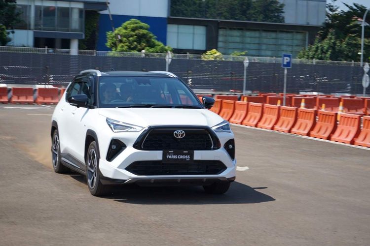 Test Drive Yaris Cross Hybrid