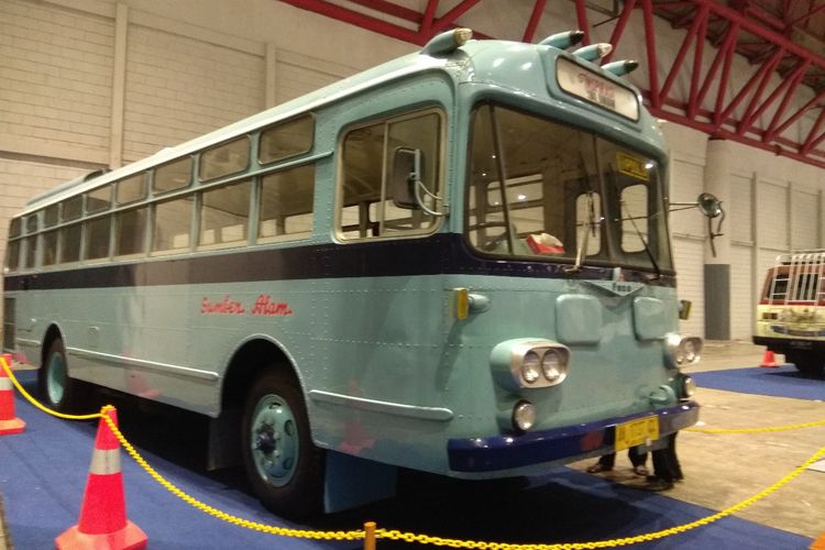 Salah satu transportasi klasik yang dipamerkan dalam pameran Indonesia Classic N Unique Bus 2019 di Hall B JIEXPO Kemayoran, Jakarta pada 20 hingga 22 Maret 2019. 