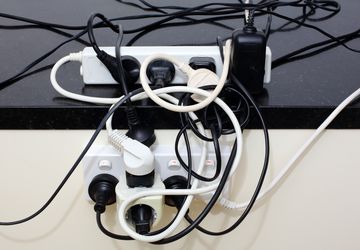 Jangan Dibuang, Ini 4 Cara Memanfaatkan Kabel Bekas di Rumah