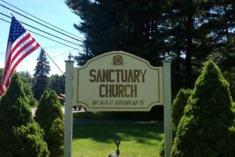 Gereja Sanctuary di Pennsylvania. Tempat di mana bakal digelar acara yang melibatkan senapan serbu AR-15. Senjata itu dipakai oleh remaja 19 tahun bernama Nikolas Cruz untuk menyerang SMA Marjory Stoneman Douglas di Parkland, Florida, 14 Februari lalu.