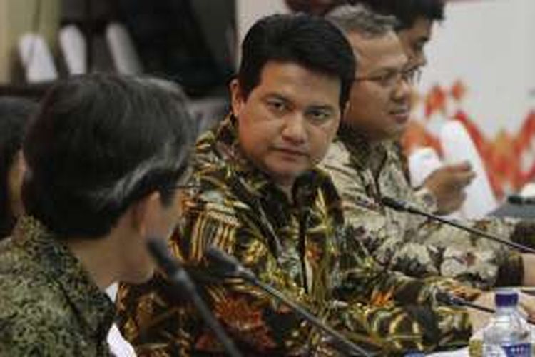 Ketua Komisi Pemilihan Umum (KPU) Husni Kamil Manik memimpin rapat koordinasi persiapan pilkada tahun 2017 di daerah otonom khusus, di kantor KPU, Jakarta, Selasa (19/4/2016).