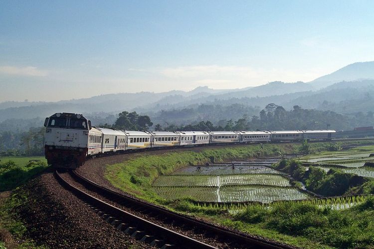 Ilustrasi kereta api. Simak jadwal dan harga tiket KA Logawa rute Purwokerto - Jember PP pada GAPEKA 2023 yang akan berlaku per 1 Juni 2023.