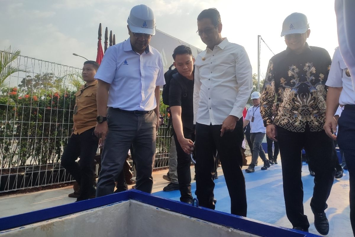 Penjabat (Pj) Gubernur DKI Jakarta Heru Budi Hartono meresmikan reservoir komunal yang dibuat oleh Badan Usaha Milik Daerah (BUMD), PAM Jaya di kawasan Pluit, Penjaringan, Jakarta Utara pada Rabu (4/10/2023) pagi. 