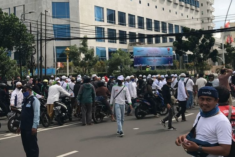 FPI members head to the State Palace during the 18/12 protests in Jakarta last Friday (18/12/2020)