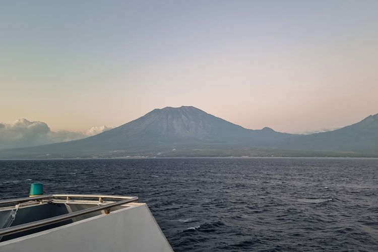 Remaja 15 Tahun Jatuh ke Jurang 12 Meter Saat Mendaki Gunung Agung Bali