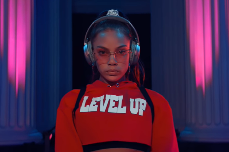 Ciara dalam video klip lagu Level Up